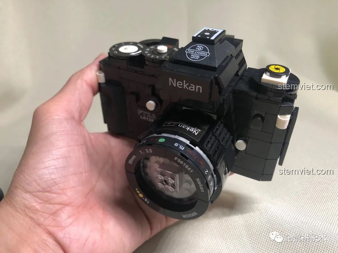 Mô hình Máy Ảnh Kỹ Thuật Số Nekan FY2A LR129 (00844) ở góc nghiêng, thể hiện sự tinh xảo.
