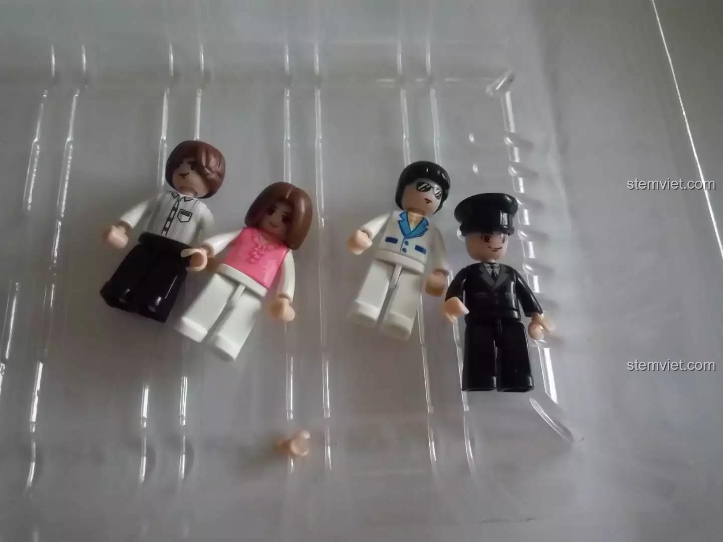 Chi tiết 4 nhân vật đi kèm bộ lắp ráp Máy bay Concept C-Concept Plane M38-B0365.