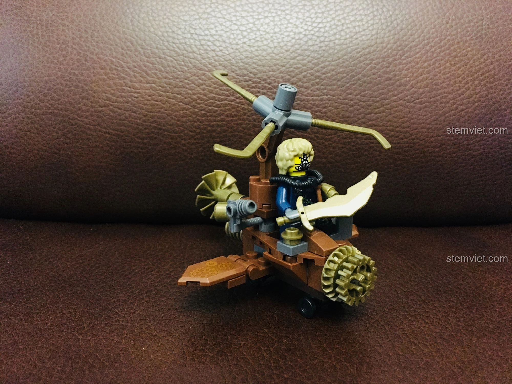 Mô hình phương tiện bay Kaizhi Steampunk có thể lắp thêm kiếm, tăng tính linh hoạt và khả năng chơi cho trẻ.