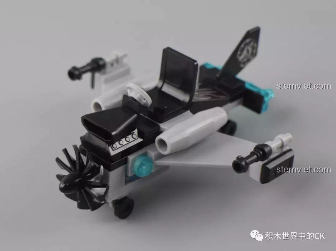 Mô hình máy bay mini của phe loài người trong bộ xếp hình Căn Cứ Chỉ Huy Chính Của Biệt Đội Cá Sấu.