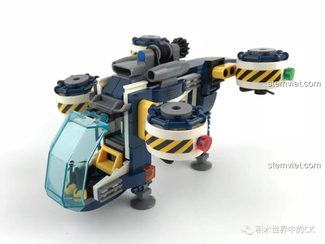 Mô hình máy bay vận tải năng lượng tầm thấp Sembo SD9510 hoàn thiện nhìn từ góc nghiêng phía trước.