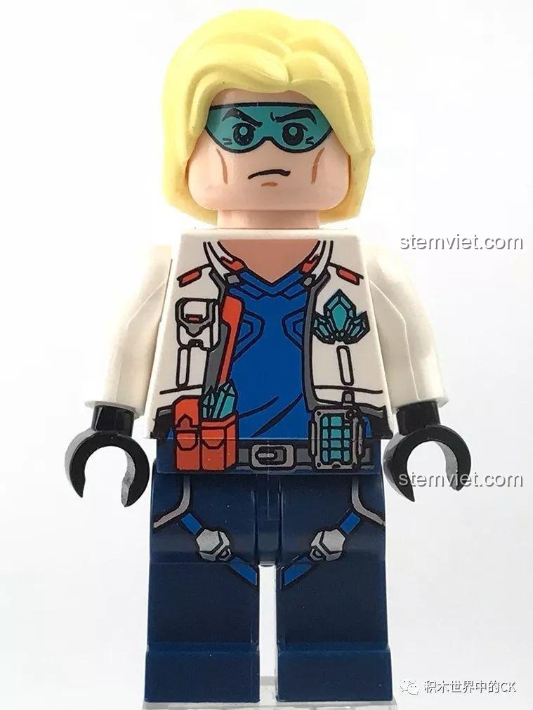 Mặt sau của các minifigures Kyanite Squad 2410.