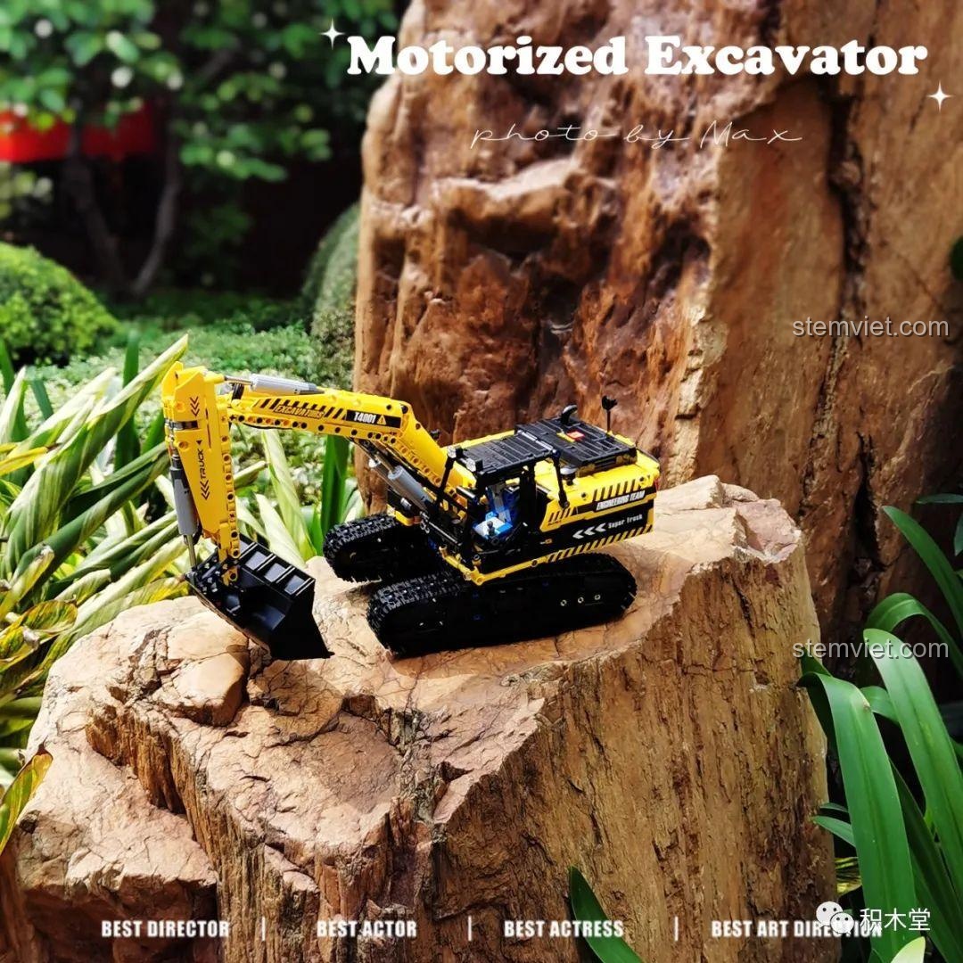 Góc chụp tổng thể mô hình máy xúc Taigaole T4001 hoàn thiện, rất ấn tượng.