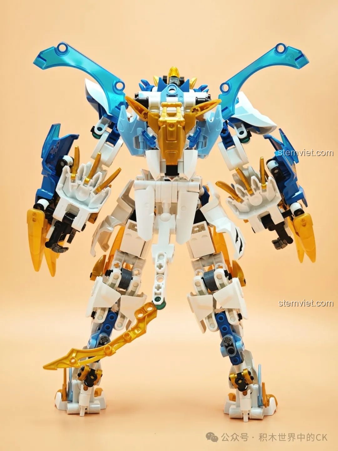 Toàn cảnh mặt sau của Robot Mecha Bạch Hổ, thể hiện sự phức tạp trong thiết kế và lắp ráp.