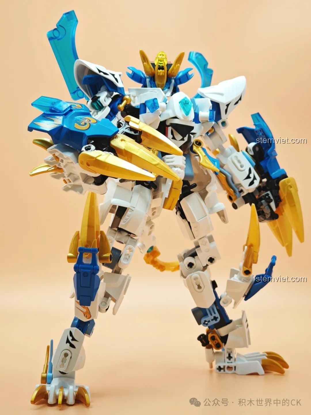 Mecha Bạch Hổ tạo dáng độc đáo, kết hợp giữa dạng robot và thần thú.