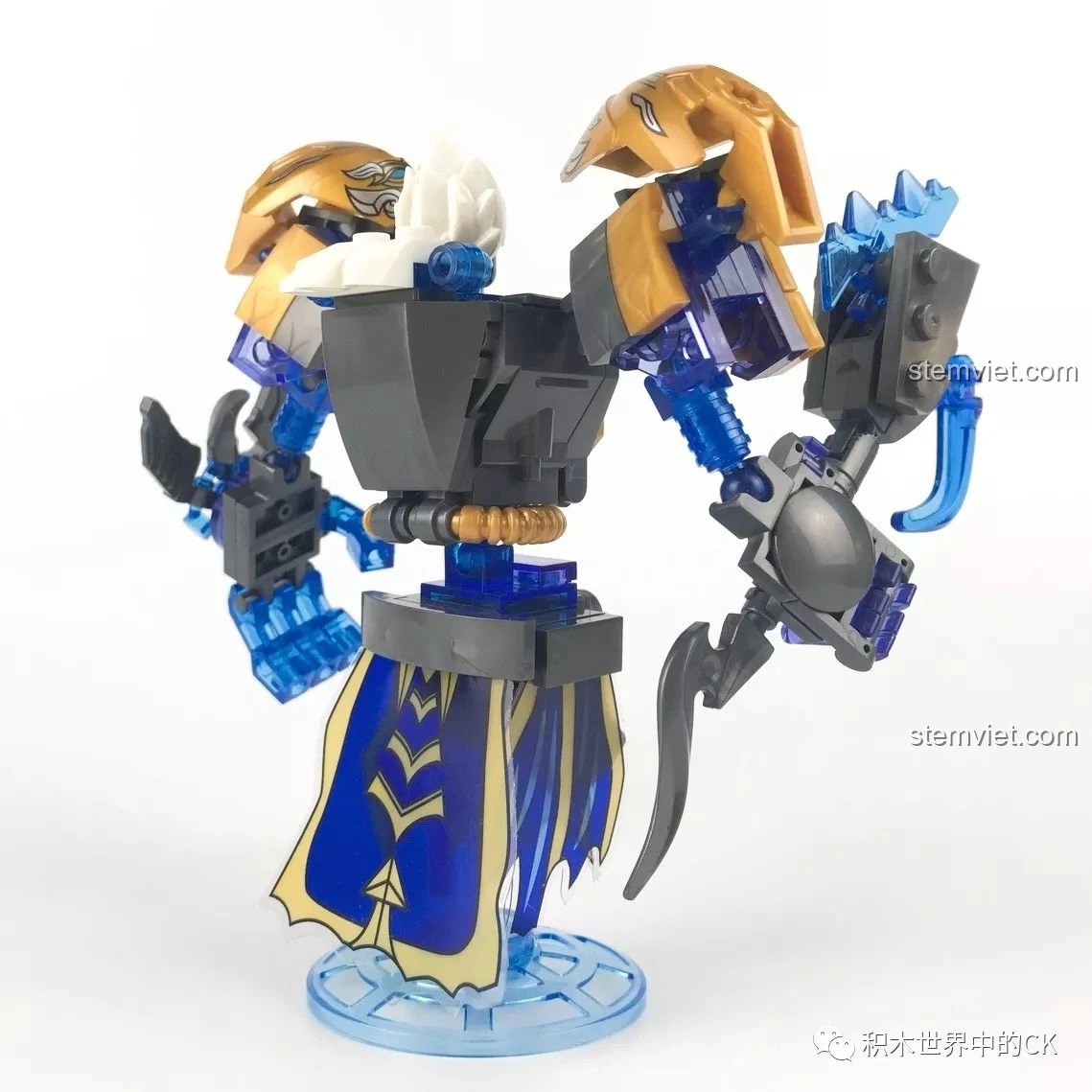 Mô hình Mecha Chung Quỳ SEMBO 11858 cầm lưỡi hái lớn, vũ khí đặc trưng của nhân vật.