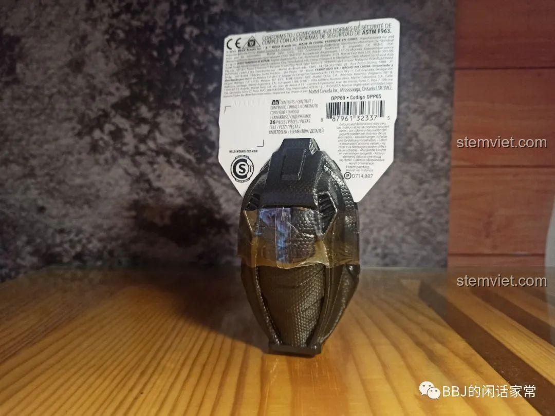 Mặt sau của hộp Mega Bloks Halo: Metallic Onyx Covenant Drop Pod.