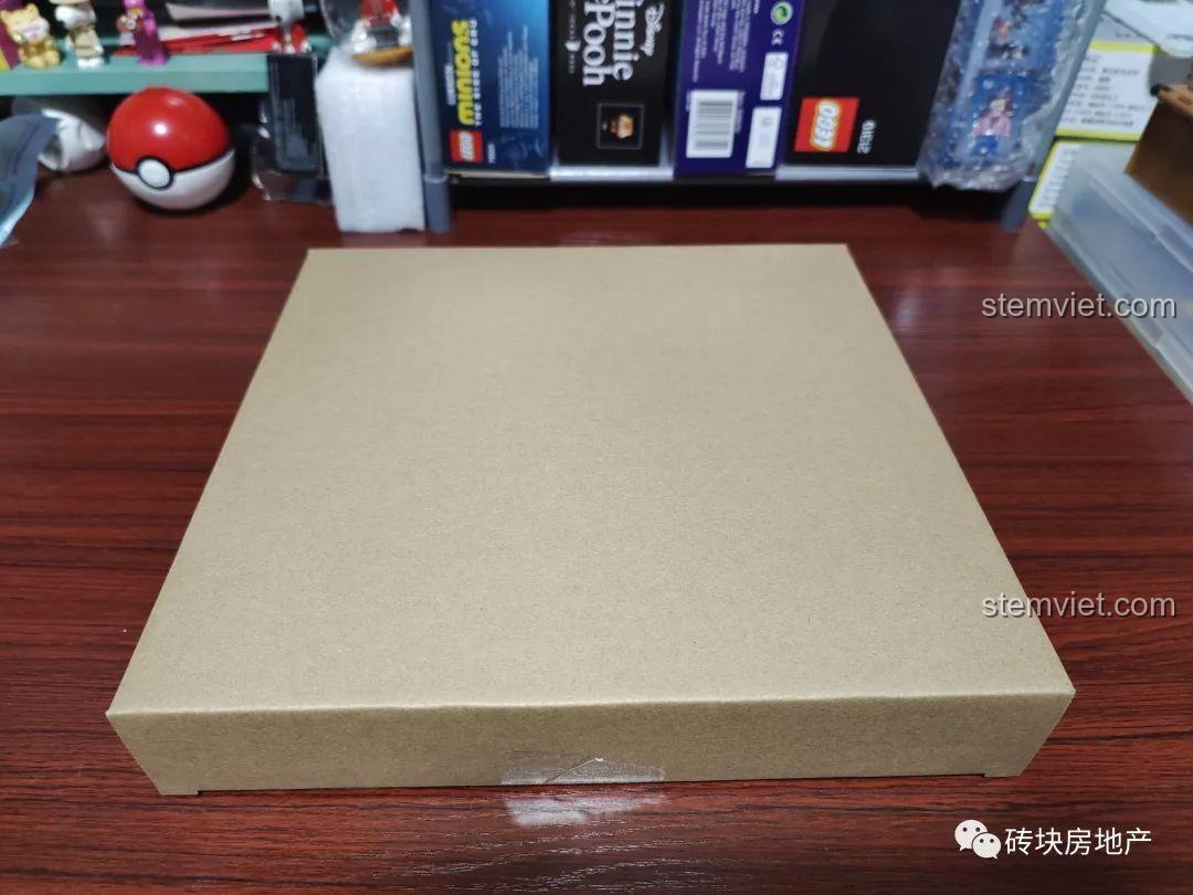 Hộp carton bên trong của bộ đồ chơi Meiji 13010, cho thấy bao bì chắc chắn.