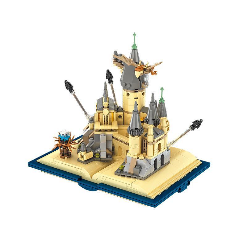 Mô hình hoàn chỉnh của bộ lắp ráp Meiji 13010 Sách Phép Thuật Lâu Đài Hogwarts, hiển thị chi tiết lâu đài microscale trên nền trắng.