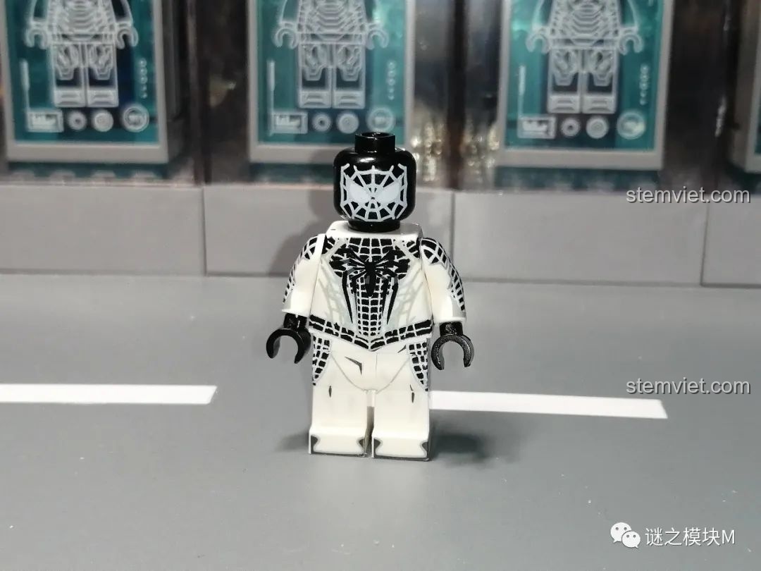 Minifigure 10182 Spider-Man, một phiên bản hiếm với chi tiết in ấn độc đáo, có trong bộ SY1461.