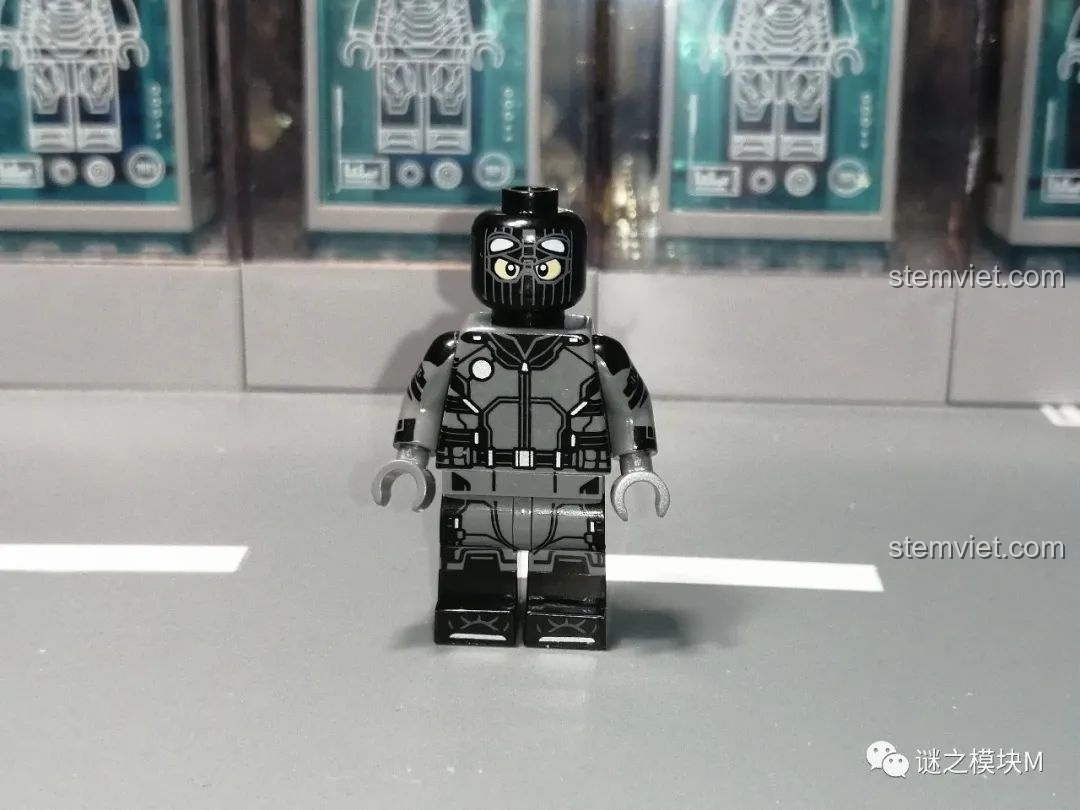 Minifigure Black and Red Suit của Người Nhện, một thiết kế hiện đại và mạnh mẽ trong bộ SY1461.