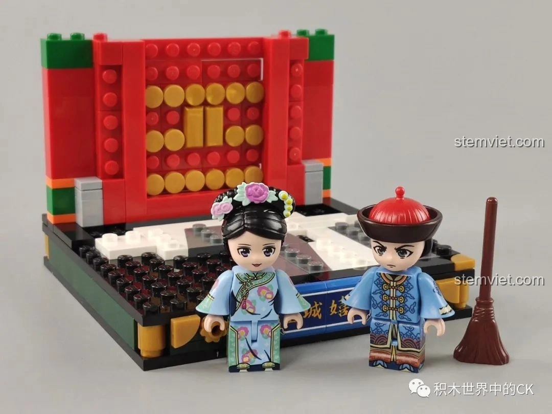 Cận cảnh minifigure hoàng tử và cung nữ của bộ Keeppley K10144, trang phục in ấn chi tiết, sống động.