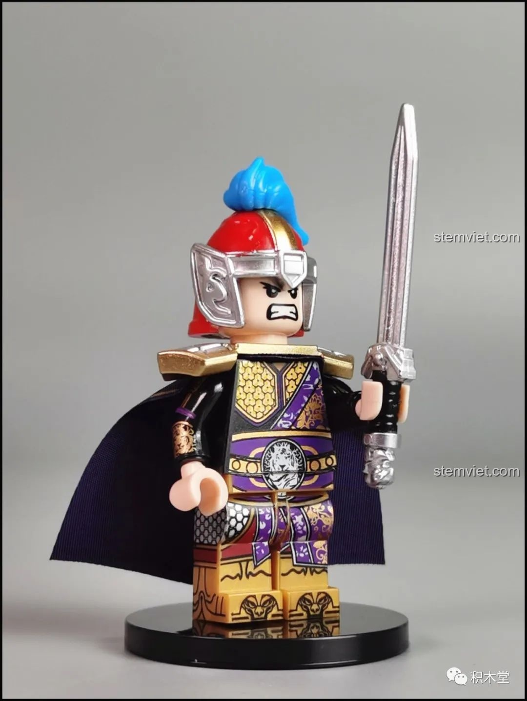 Minifigure Chu Du DECOOL 2030C hoàn chỉnh, tay cầm kiếm, biểu cảm cương nghị, trang phục lộng lẫy.