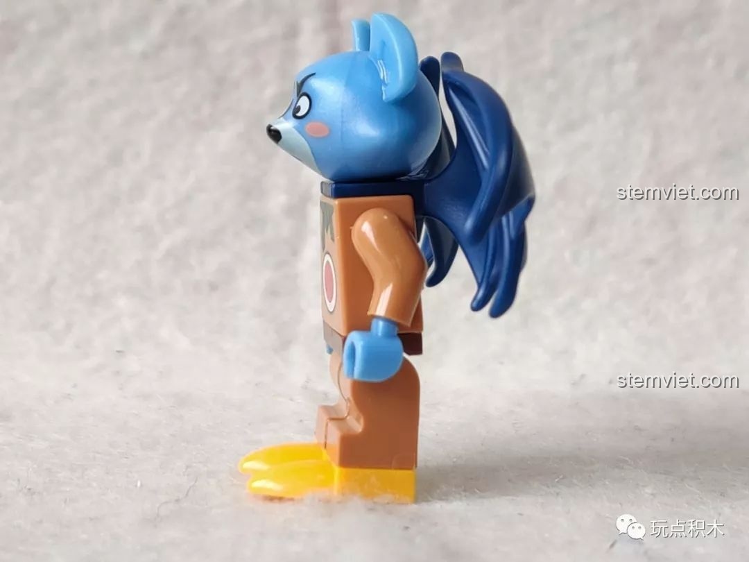 Minifigure Chuột Tinh thứ hai trong bộ lắp ráp Hồ Lô Huynh Đệ Enlighten 2504, nhìn từ góc nghiêng trái.