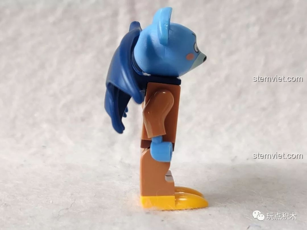 Minifigure Chuột Tinh thứ hai trong bộ lắp ráp Hồ Lô Huynh Đệ Enlighten 2504, nhìn từ phía sau.