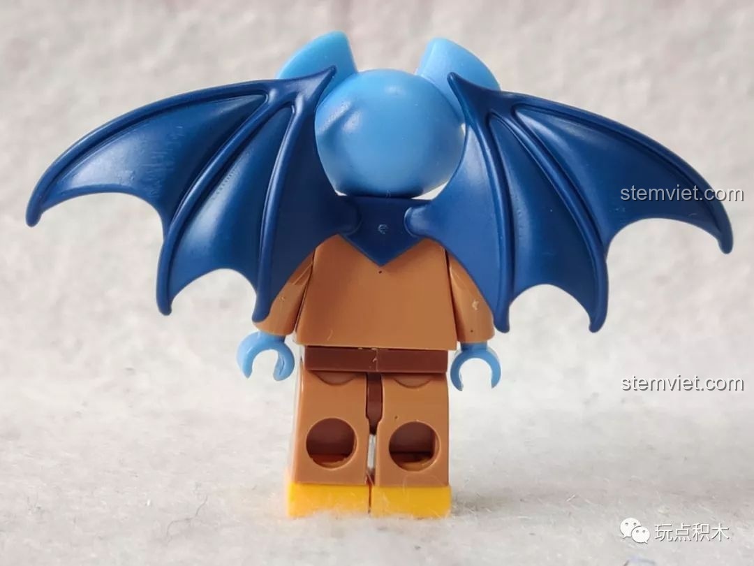 Minifigure Chuột Tinh thứ hai trong bộ lắp ráp Hồ Lô Huynh Đệ Enlighten 2504, nhìn từ phía trước.