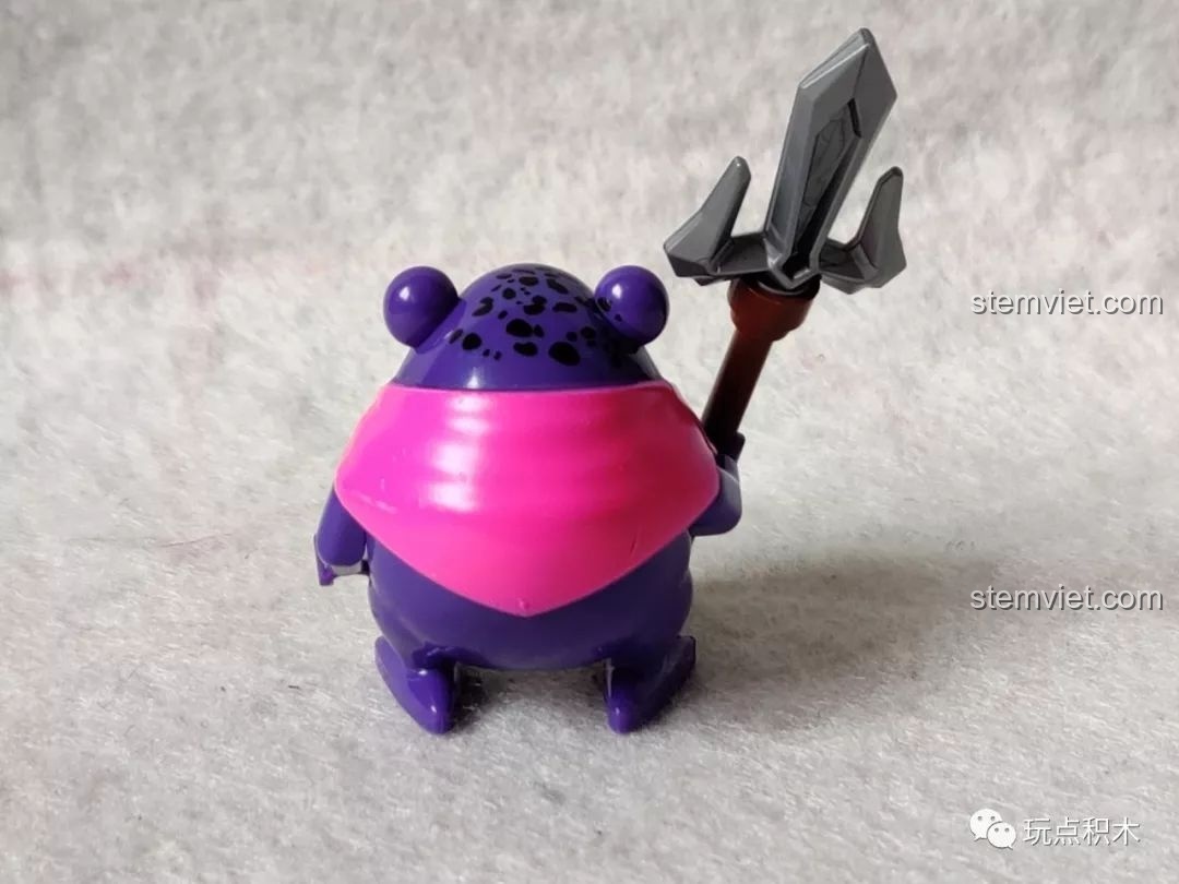 Minifigure Cóc Tinh trong bộ lắp ráp Hồ Lô Huynh Đệ Enlighten 2501, nhìn từ phía sau.