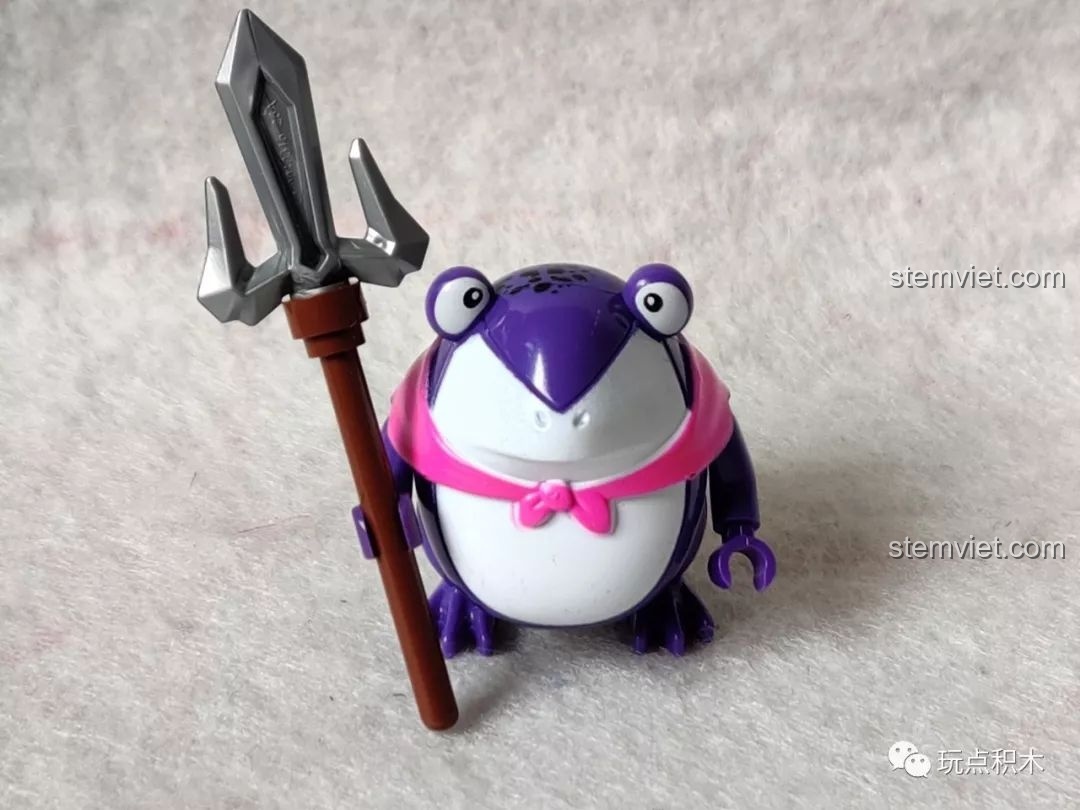 Minifigure Cóc Tinh trong bộ lắp ráp Hồ Lô Huynh Đệ Enlighten 2501, nhìn từ phía trước.