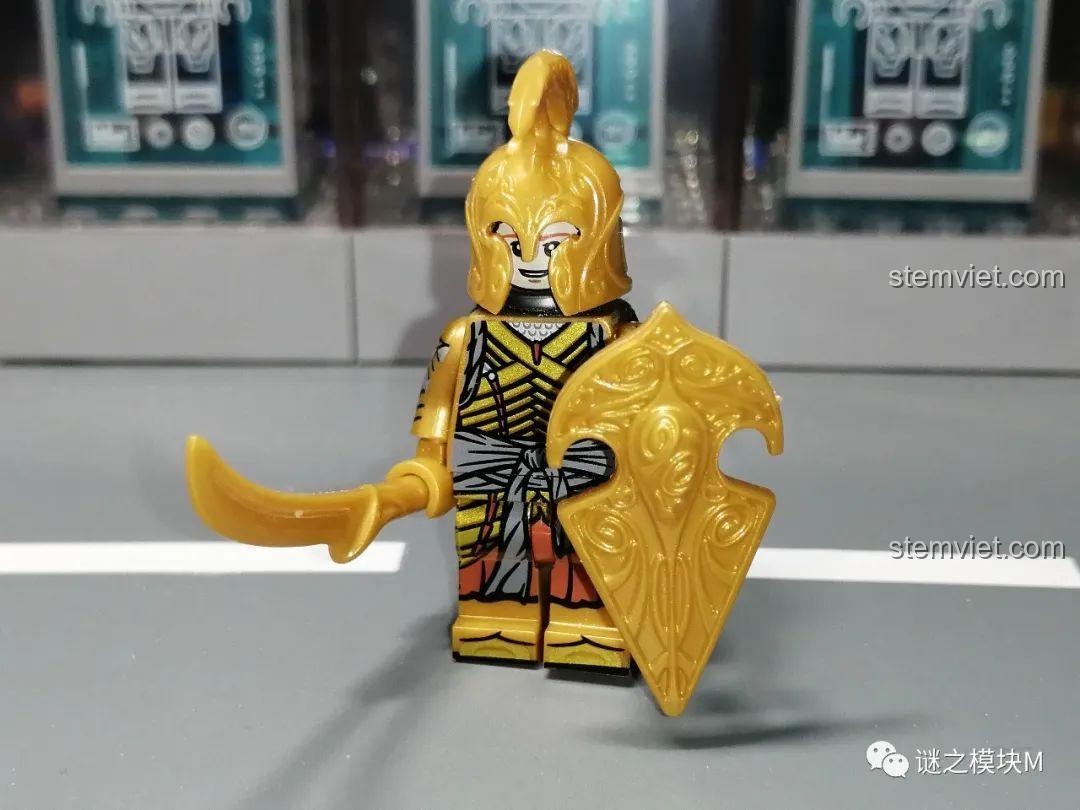 Minifigure cung thủ Tiên Noldor XP-253 với cung vàng, một nhân vật quan trọng trong đội quân.
