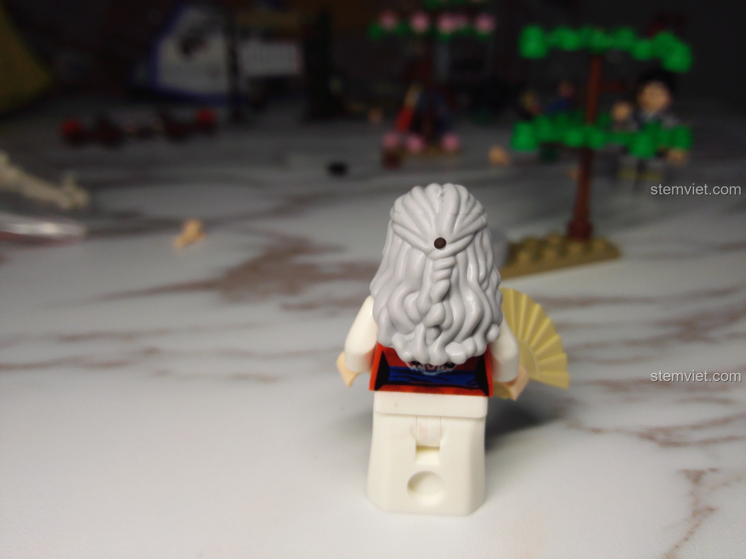 Minifigure Đồng Tương Ngọc với tóc trắng và lỗi in mặt trong bộ KAZI KY5006.