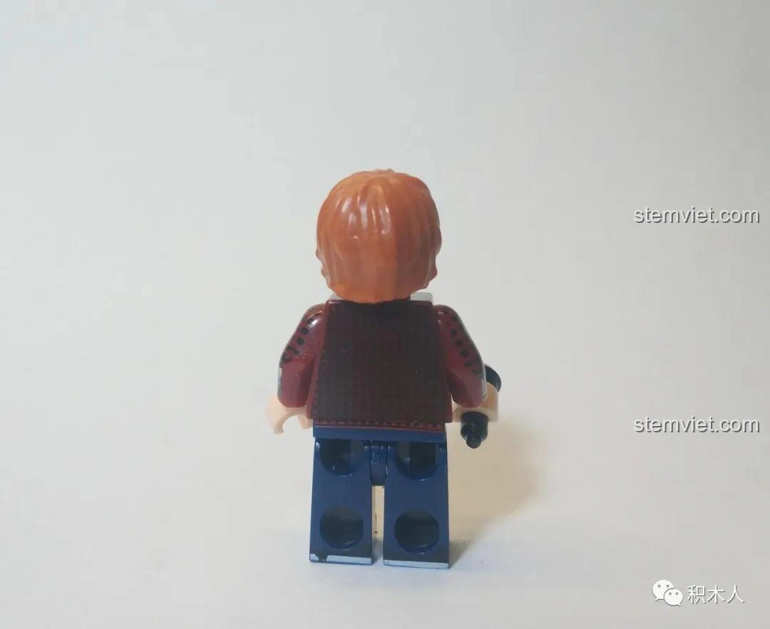 Mặt sau của minifigure Ed Sheeran WM987, cho thấy chi tiết in ấn trên lưng và tổng thể thiết kế.