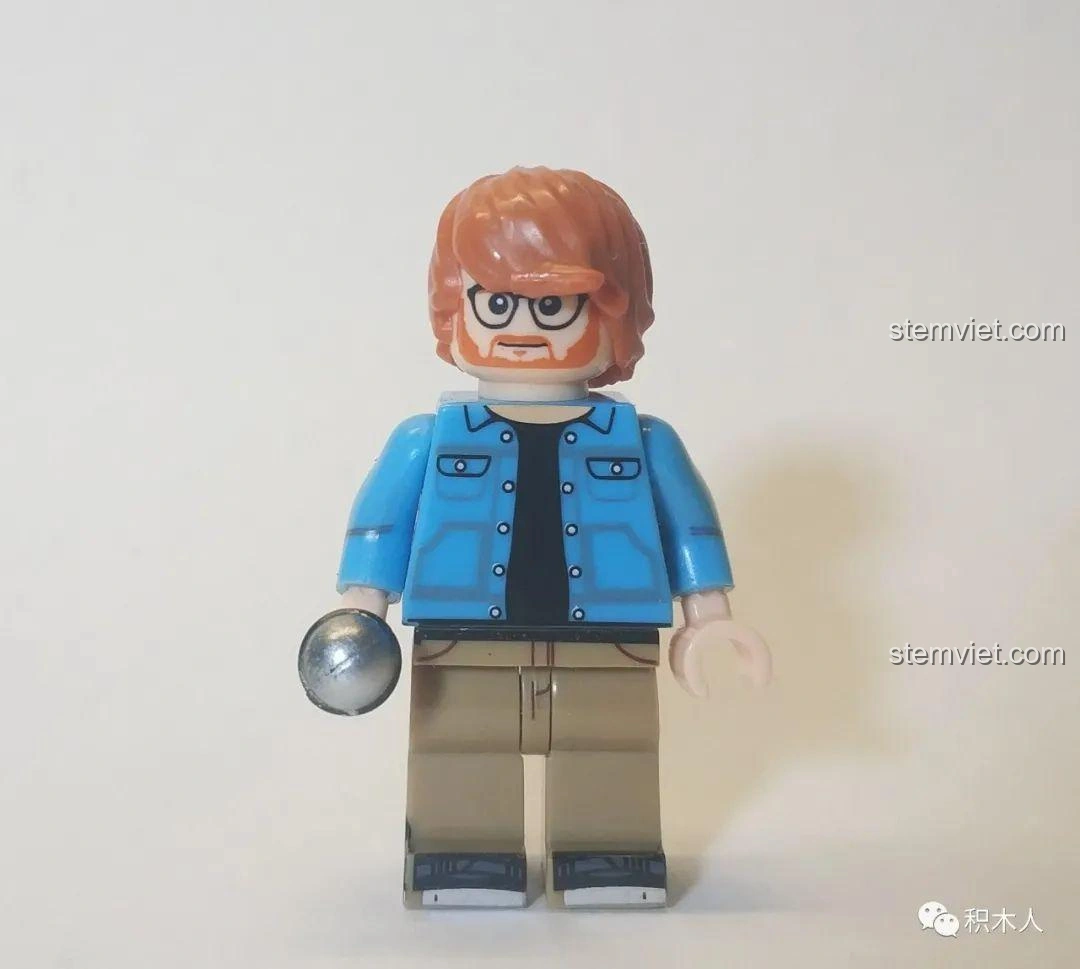 Minifigure Ed Sheeran WM990 với áo khoác xanh, quần kaki và kính, phong cách năng động.