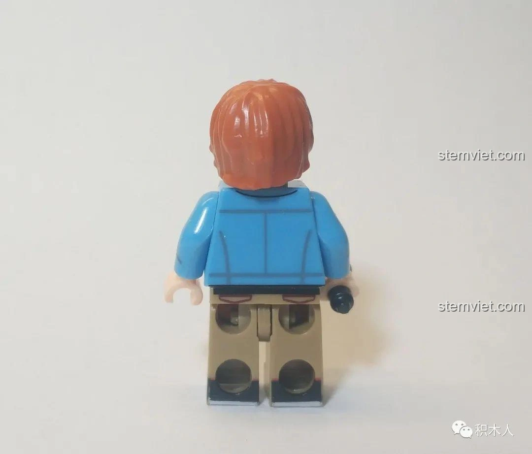 Mặt sau của minifigure Ed Sheeran WM990, cho thấy chi tiết in ấn trên lưng áo khoác.