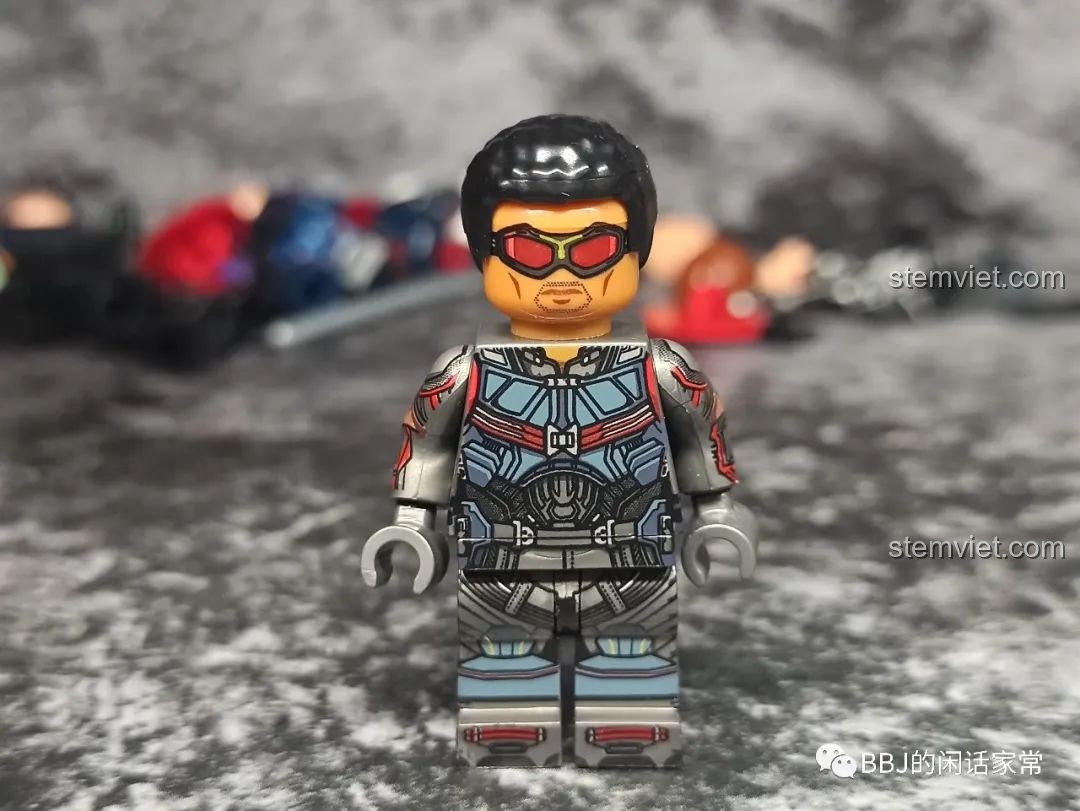 Minifigure Falcon phiên bản Civil War (WM2169) trong bộ sưu tập WM 6117, thiết kế từ phim Captain America 3.