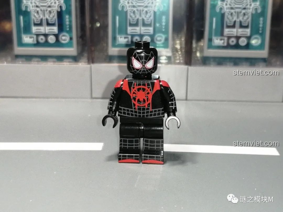 Minifigure Fear Itself Suit của Người Nhện, bộ giáp đặc biệt từ sự kiện Fear Itself, có trong bộ SY1461.