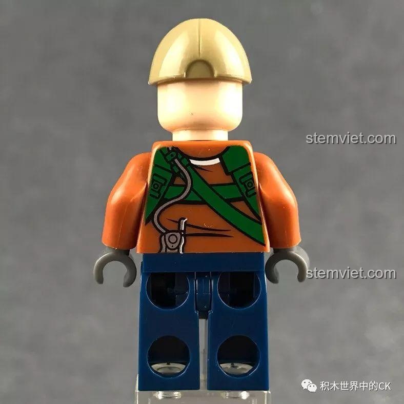Cận cảnh minifigure nhân viên cứu hộ Hạo Tử trong bộ SEMBO 603015 với trang phục màu cam và xanh.