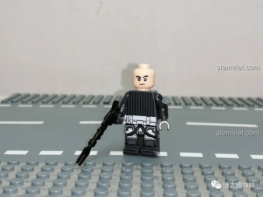 Minifigure Heavy Infantry Mandalorian WM6094 chưa mặc giáp, với khuôn mặt và trang phục cơ bản.