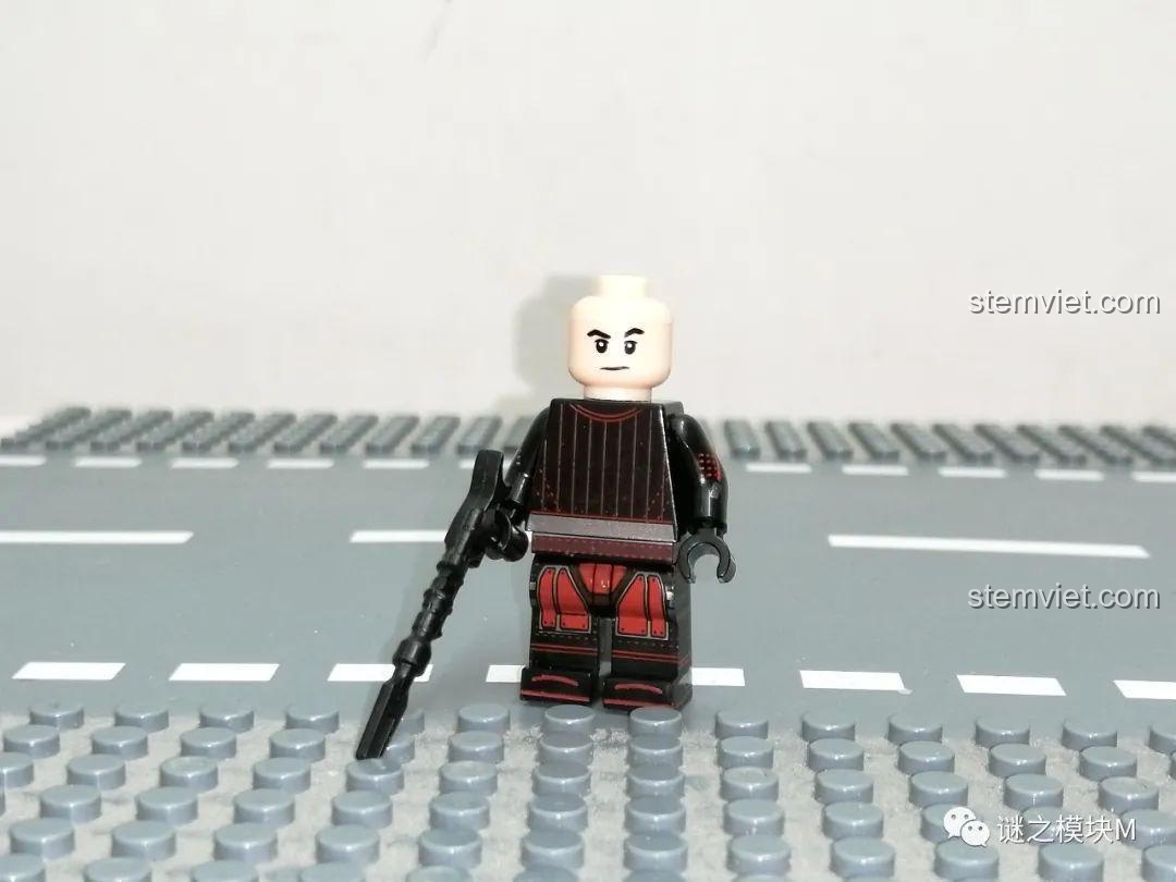 Minifigure Heavy Infantry Mandalorian WM6094 với bộ giáp đầy đủ, trông mạnh mẽ và uy lực.