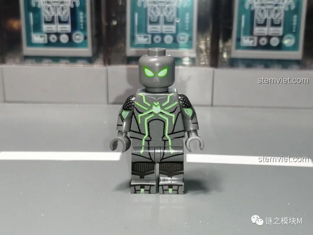 Minifigure Insulated Suit của Người Nhện, bộ giáp cách nhiệt, có trong bộ đồ chơi lắp ráp SY1461.