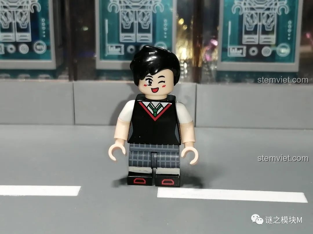 Minifigure Insulated Suit từ bộ lắp ráp Sách Người Nhện SY1461, mặt sau.