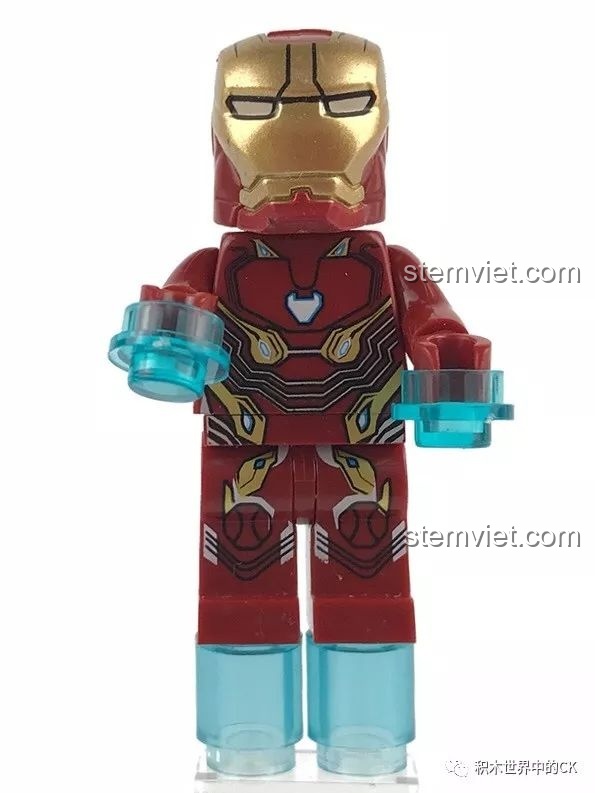 Cận cảnh minifigure Iron Man với bộ giáp đỏ vàng và các chi tiết năng lượng xanh từ bộ SY SY7017.