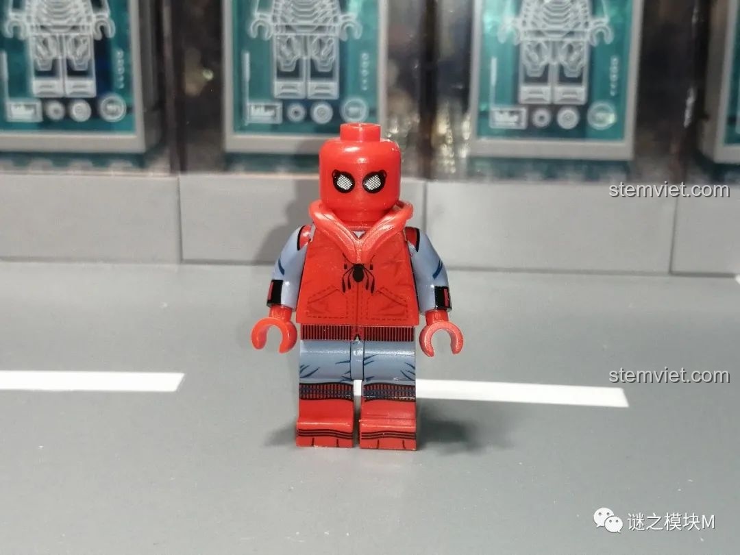 Minifigure Iron Spider, bộ giáp nổi tiếng với những cánh tay nhện cơ khí, một điểm nhấn của bộ SY1461.