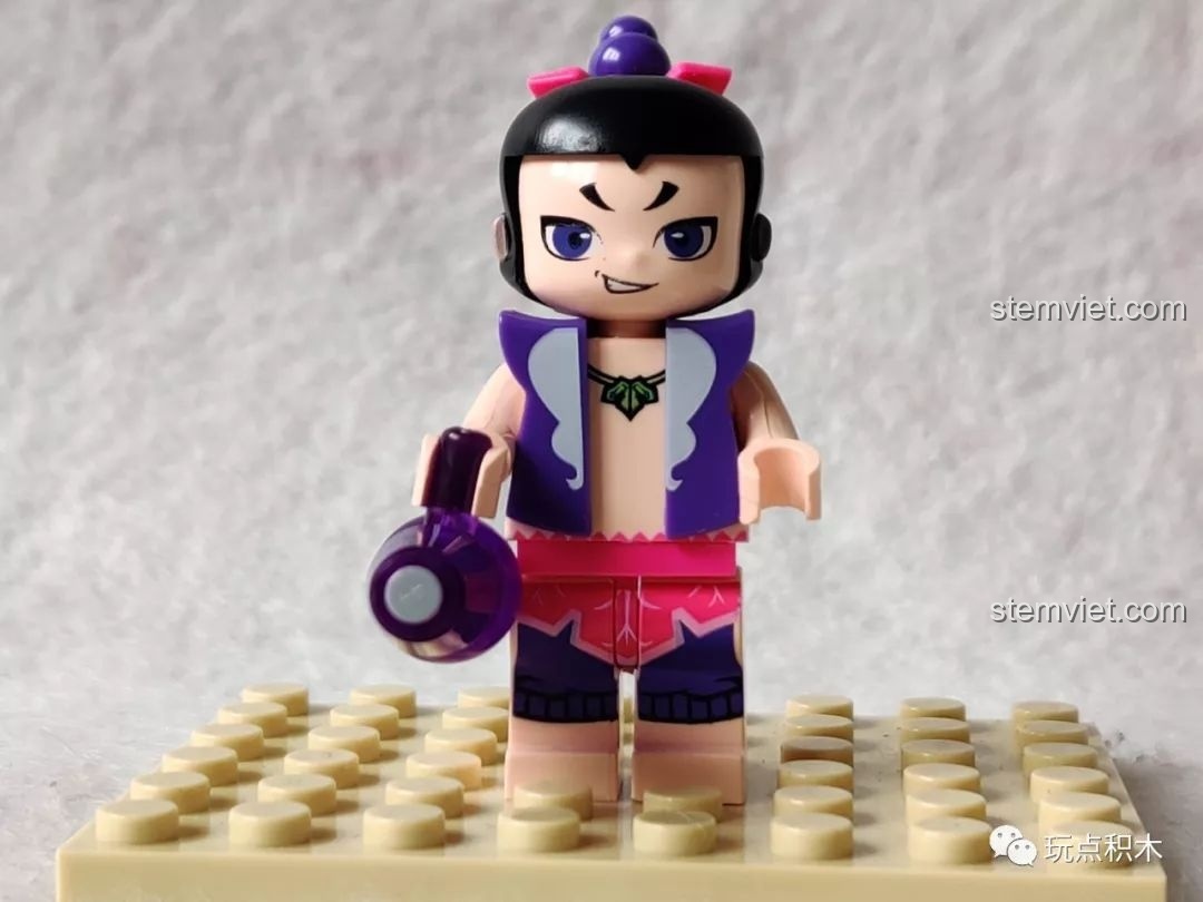 Minifigure Lính Dơi trong bộ lắp ráp Hồ Lô Huynh Đệ Enlighten 2503, nhìn từ góc nghiêng trái.