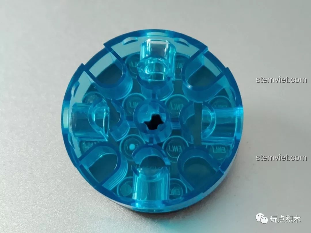 Minifigure Lính Dơi trong bộ lắp ráp Hồ Lô Huynh Đệ Enlighten 2503, nhìn từ phía sau.