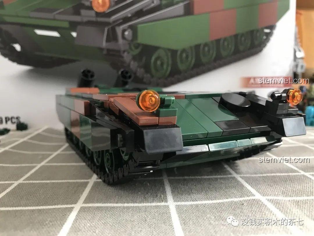 Bốn minifigure lính Pháp đi kèm bộ lắp ráp JiaZhi 0102 Xe Tăng Chủ Lực Leclerc, có lính tóc đỏ.