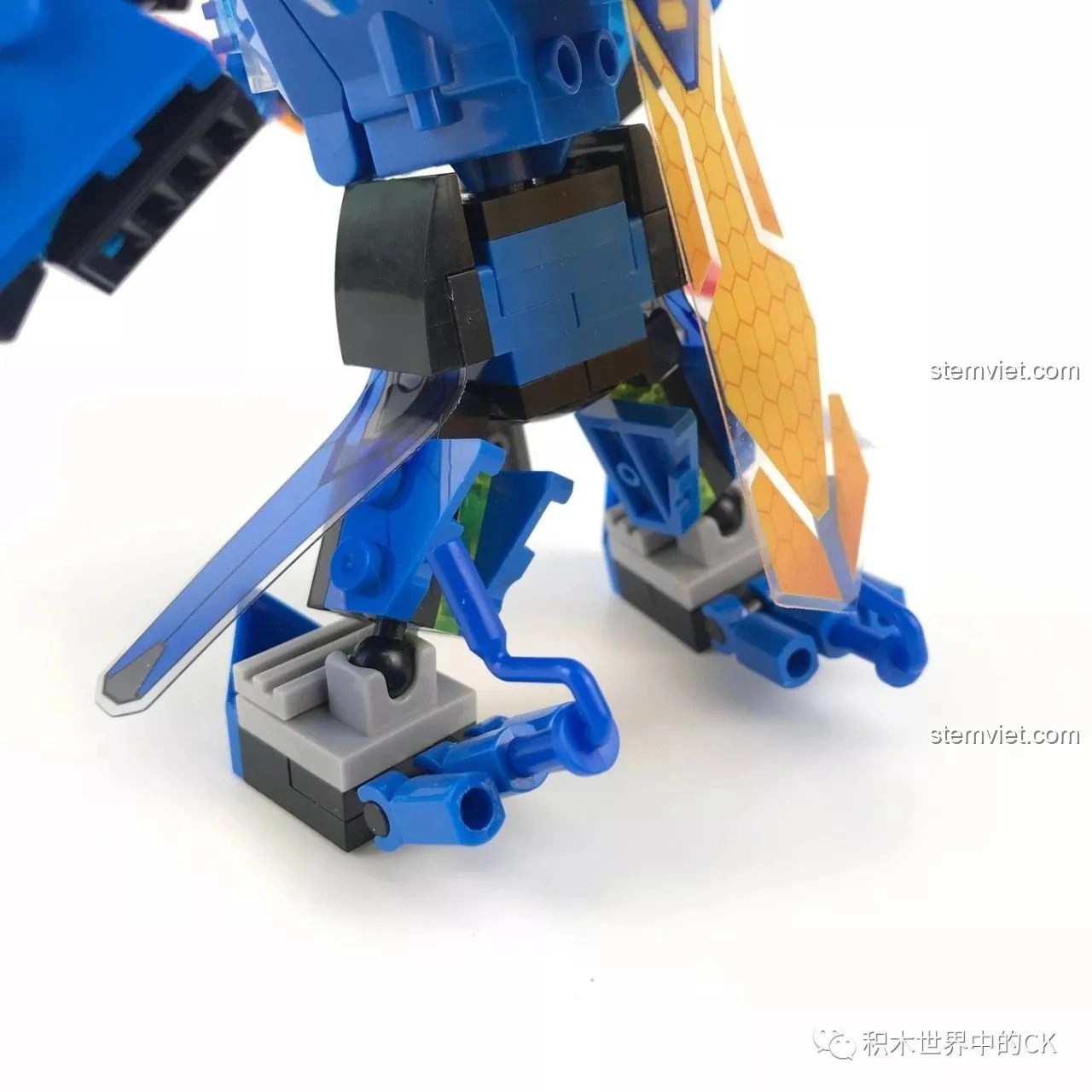 Minifigure Lữ Bố cầm cây kích, phụ kiện đi kèm bộ lắp ráp Mô hình Mecha Lữ Bố SEMBO 11861.