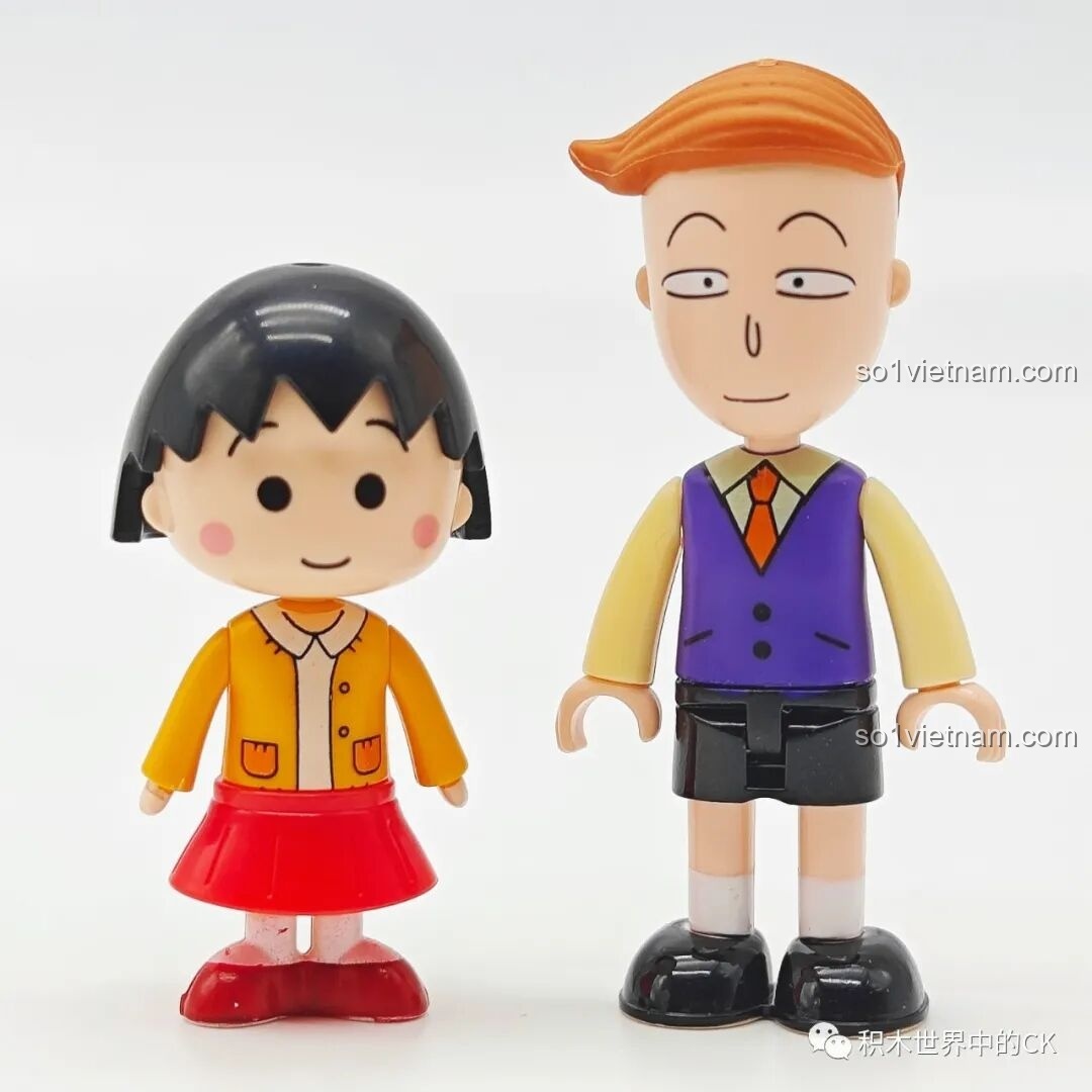 Cận cảnh hai minifigure Maruko và Hanawa trong bộ Wekki 516408, tạo hình giống hệt trong phim.