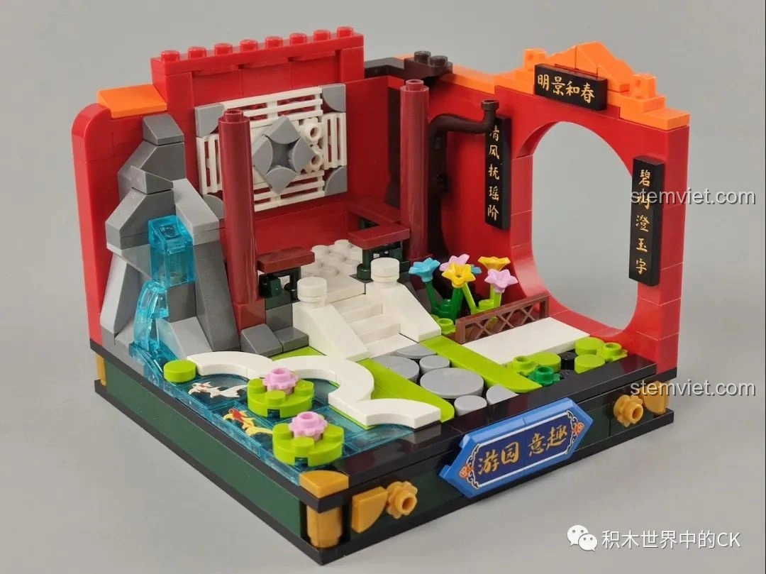 Mặt sau minifigure cung nữ bộ Keeppley K10145, chi tiết in ấn sắc nét, thể hiện sự tỉ mỉ.