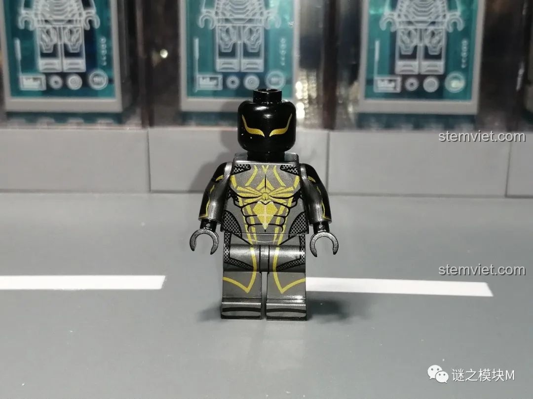 Minifigure MK4 Suit của Người Nhện, bộ giáp chống đạn thứ tư, một thiết kế hiện đại trong bộ SY1461.