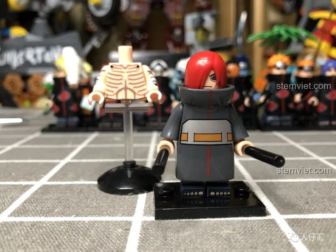 Minifigure Nagato WM2091 từ bộ Minifigures Naruto WM2091-WM2096, với áo choàng và thân thể thay thế.