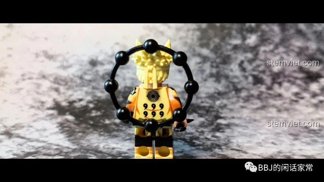 Mặt sau của minifigure Naruto Lục Đạo Tiên Nhân WM6108, cho thấy chi tiết in ấn và phụ kiện.