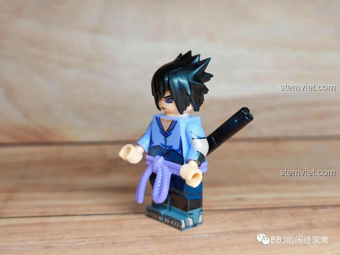 Minifigure Naruto Sasuke Uchiha WM2116 góc nghiêng với biểu cảm thứ hai.