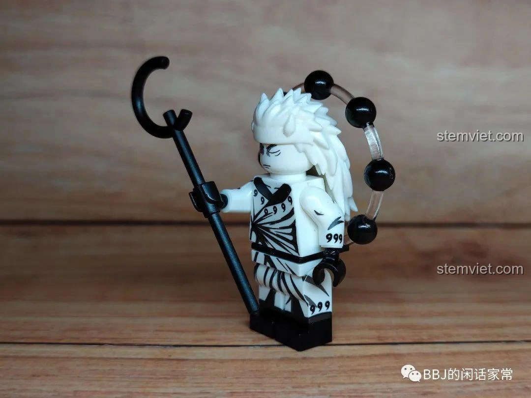 Minifigure Naruto Six Paths Madara WM2119 góc nghiêng, chi tiết tóc và trang phục.