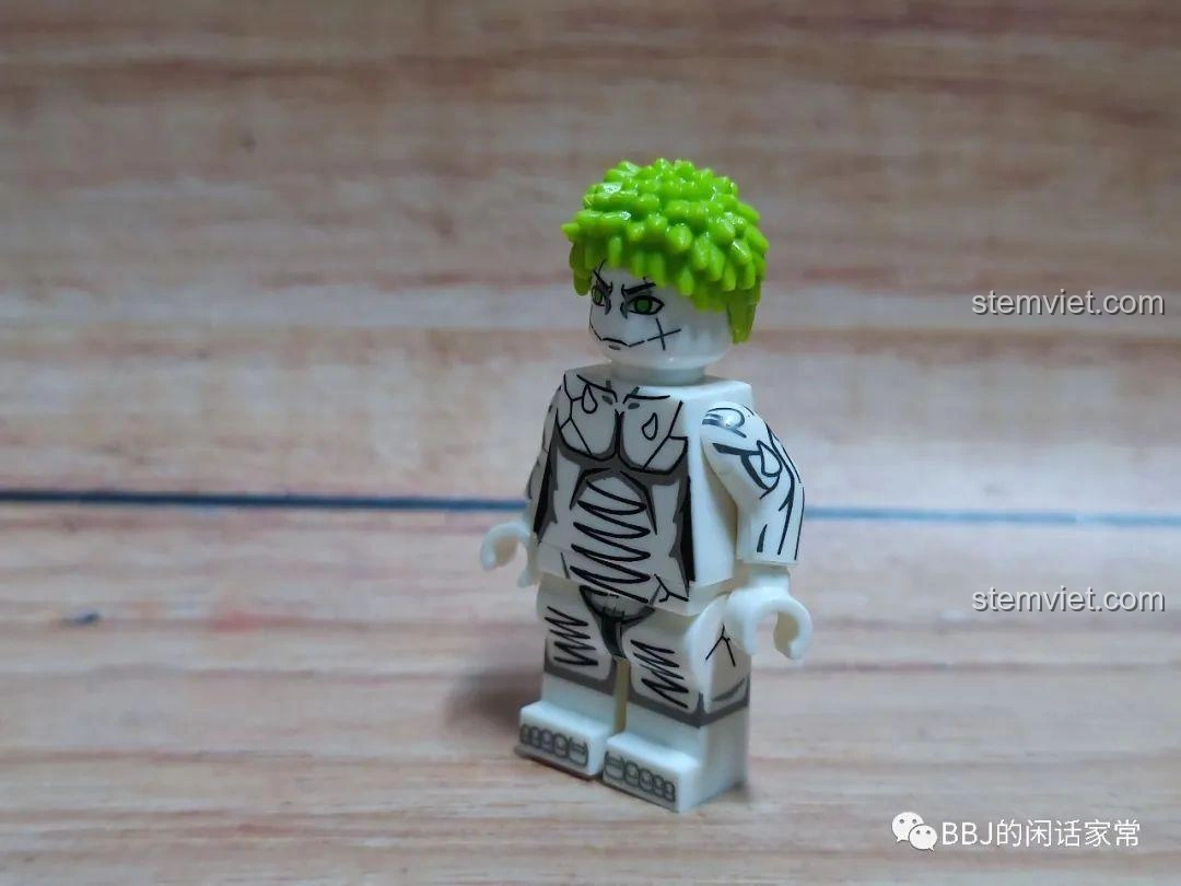 Minifigure Naruto White Zetsu WM2120 góc nghiêng, chi tiết cánh tay.