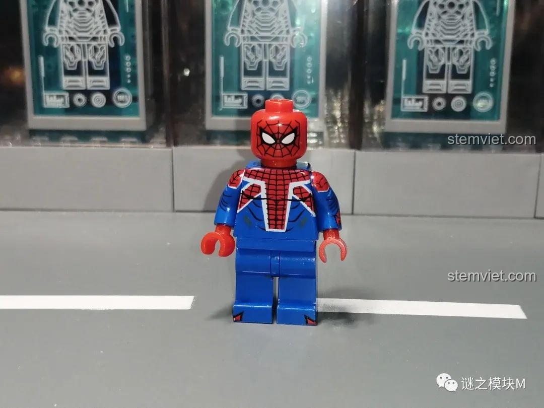 Minifigure Negative Zone Suit của Người Nhện, bộ giáp từ Negative Zone, một thiết kế trắng đen ấn tượng trong bộ SY1461.