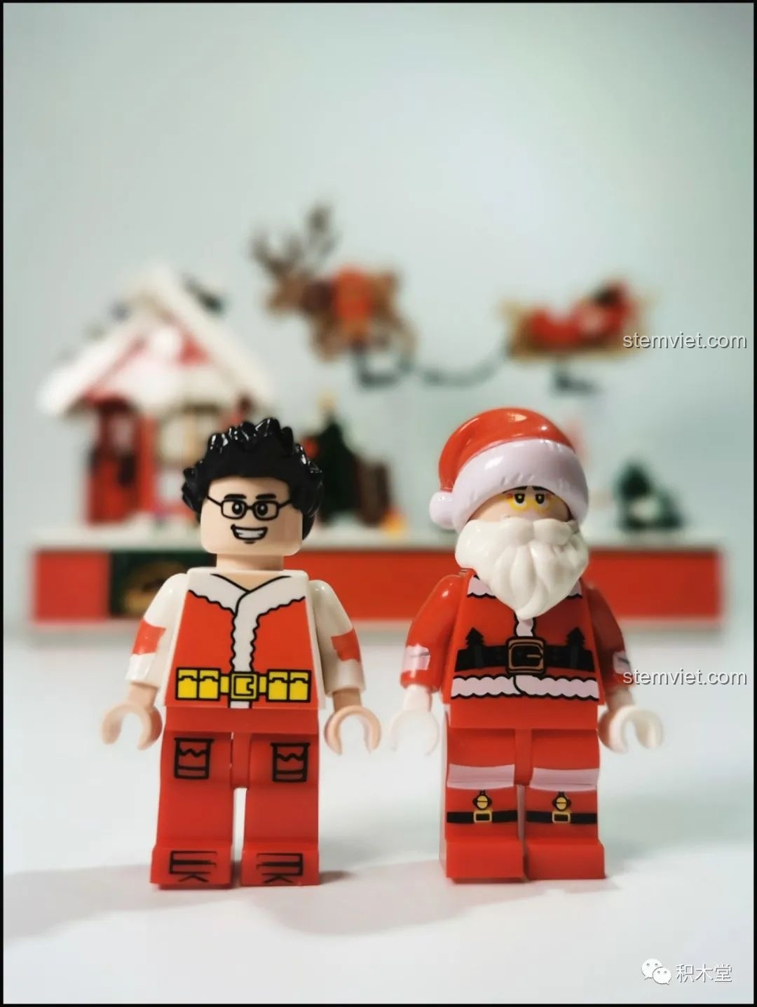 Hai nhân vật minifigure người lớn và ông già Noel của bộ Forange FC6003, với trang phục Giáng Sinh.